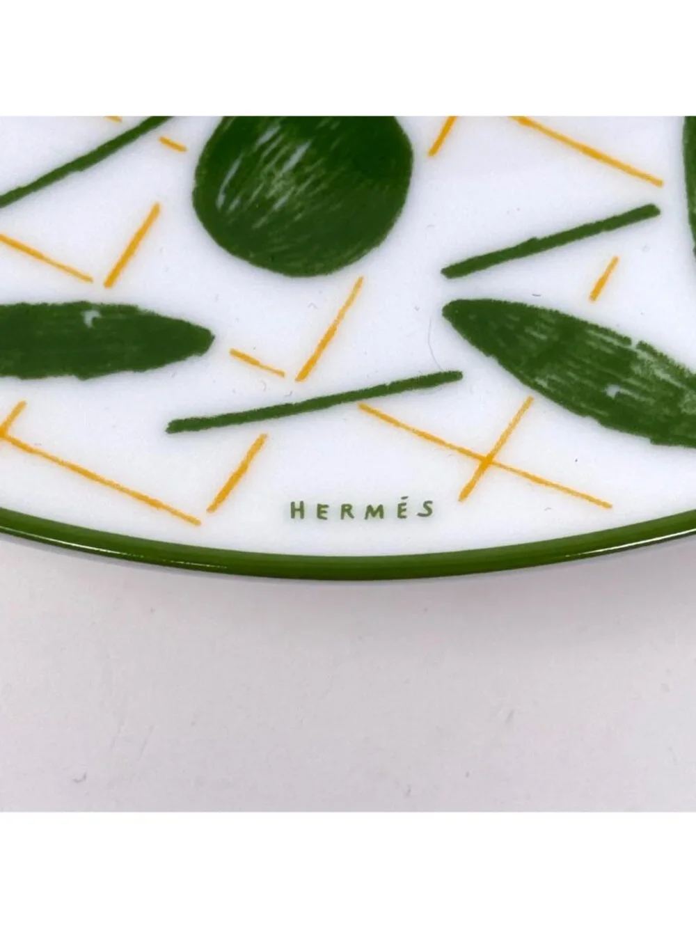 Hermes Round Porcelain A Walk In The Garden Yellow & Green Dessert Plate set  2